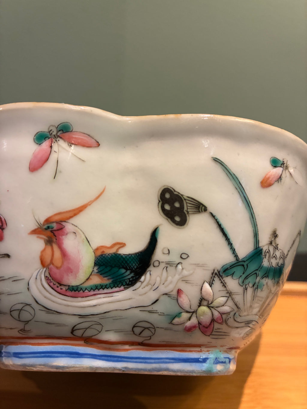 Bol polylobée décor polychrome époque Tong Zhi